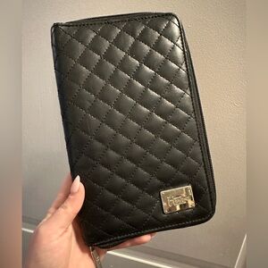 IT Cosmetics Black Brush Holder